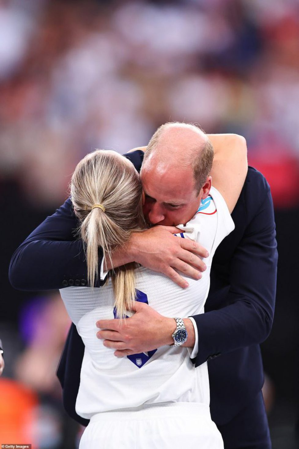 60913689-11067061-Prince_William_40_gave_England_captain_Leah_Williamson_a_heartfe-a-1_1659313115928 60913689-11067061-Prince_William_40_gave_England_captain_Leah_Williamson_a_heartfe-a-1_1659313115928