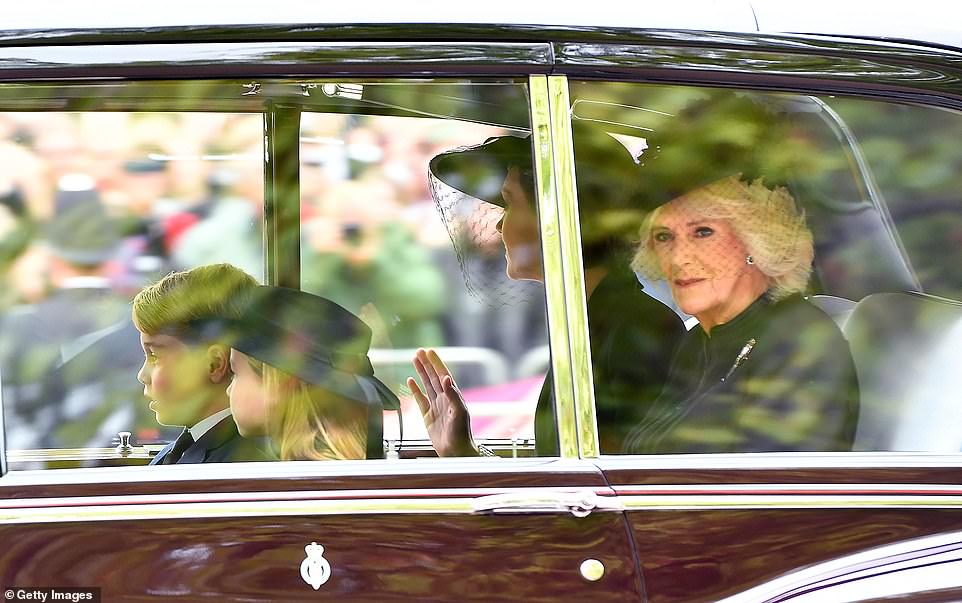 Voilà pourquoi la petite princesse Charlotte porte toujours une