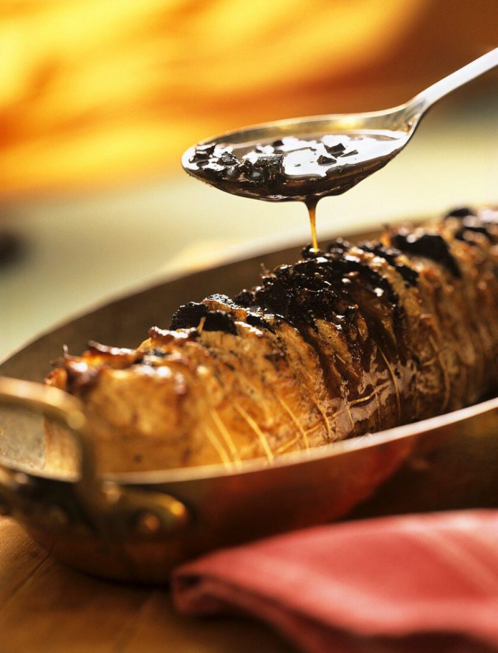 Kalbsrollbraten Talleyrand mit Trüffelsauce Kalbsrollbraten Talleyrand mit Trüffelsauce