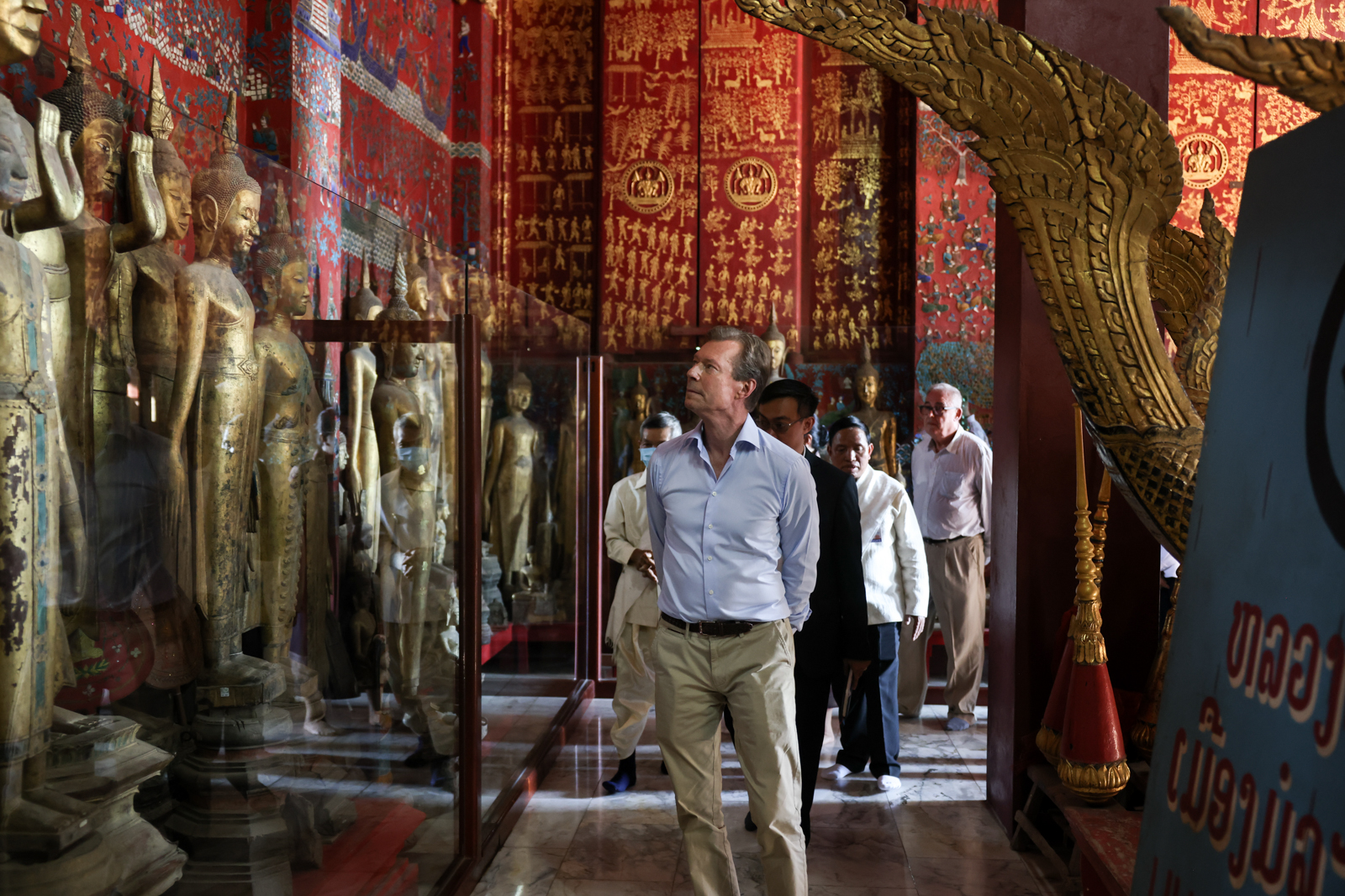 Le grand-duc de Luxembourg dans le nord du Laos – Noblesse & Royautés