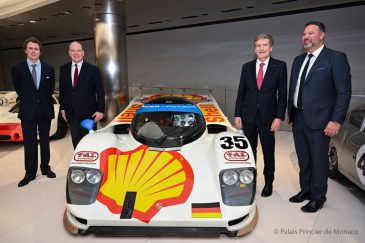 Inauguration de l'exposition Porsche à la collection de voitures du Prince.