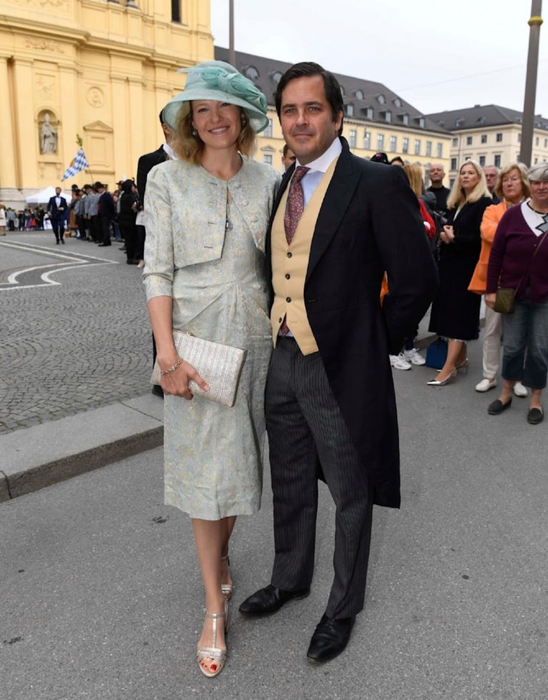 Le comte et la comtesse de Dreux au mariage de Ludwig de Bavière