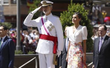Queen-letizia-in-Jose-Hidalgo-skirt-and-blouse-7
