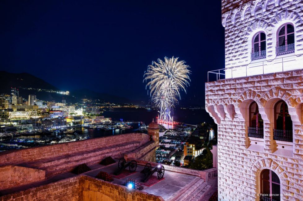 Illustration feu d'artifice d'été.