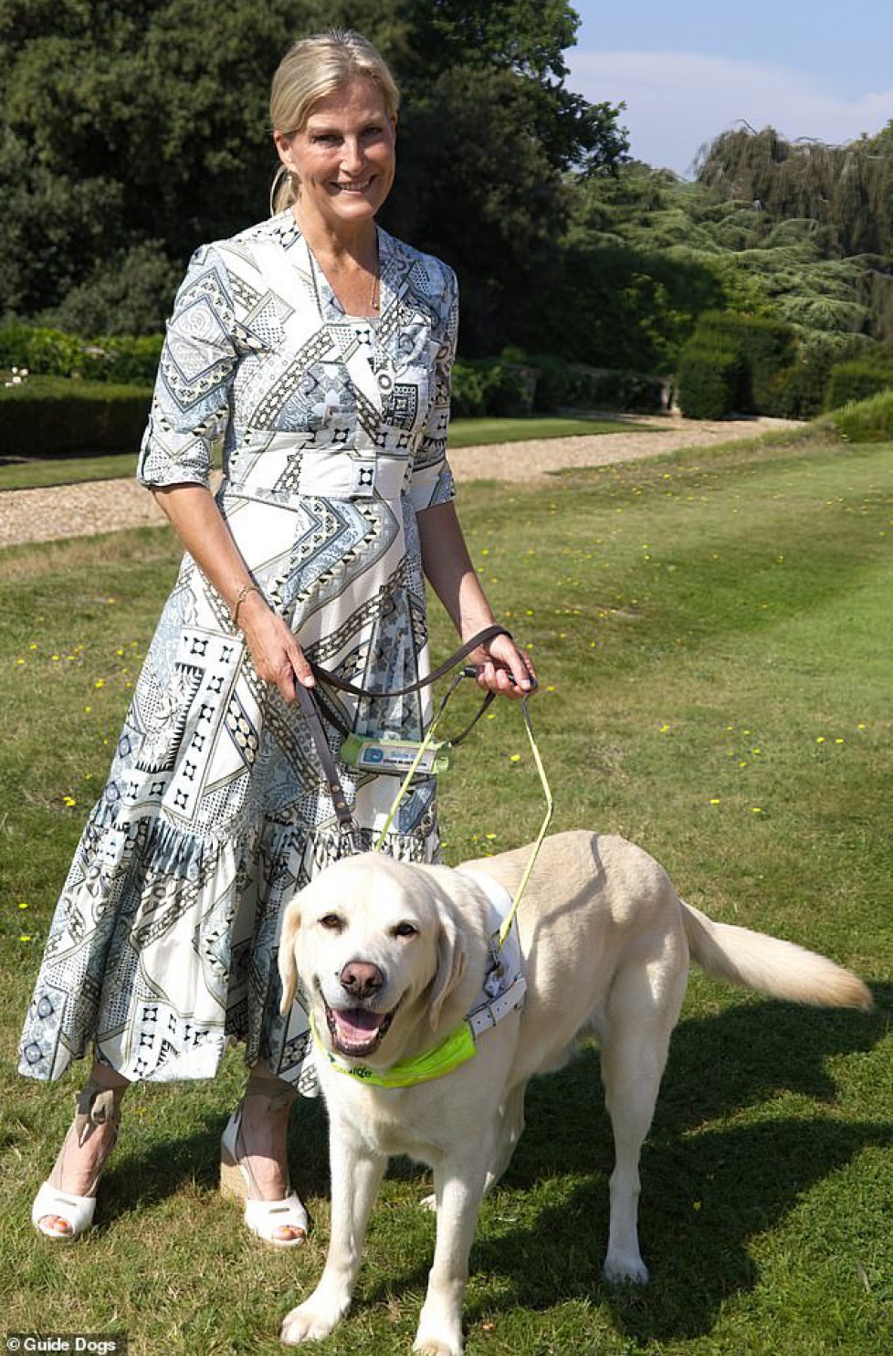 75294371-12504707-The_Duchess_of_Edinburgh_appeared_in_great_spirit_as_she_helped_-m-10_1694443142026 75294371-12504707-The_Duchess_of_Edinburgh_appeared_in_great_spirit_as_she_helped_-m-10_1694443142026