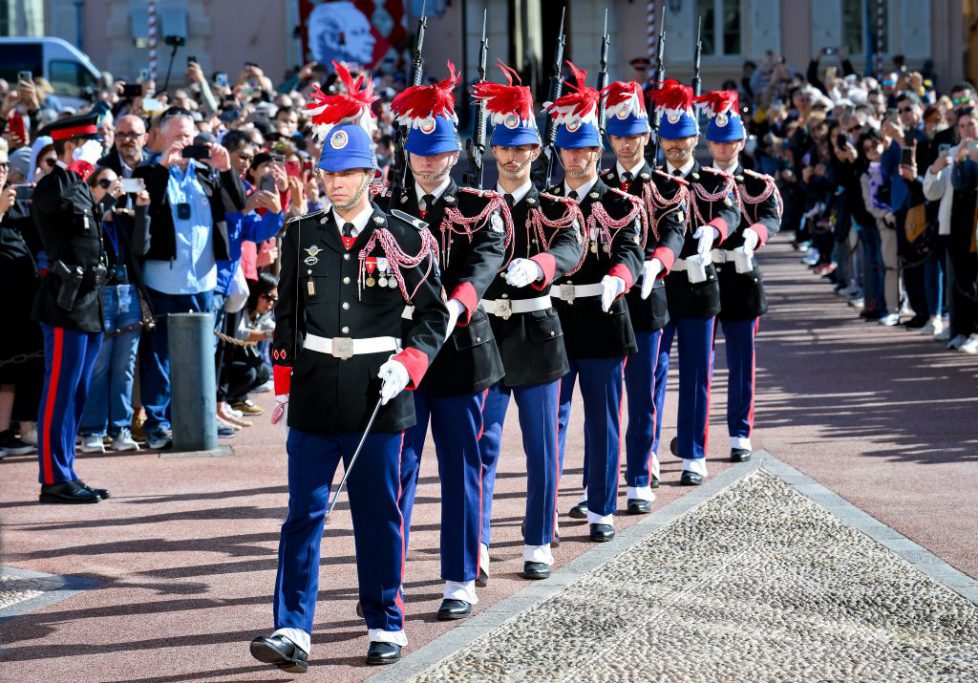 Relève de la garde des Carabiniers, changement de tenue été hiver2023