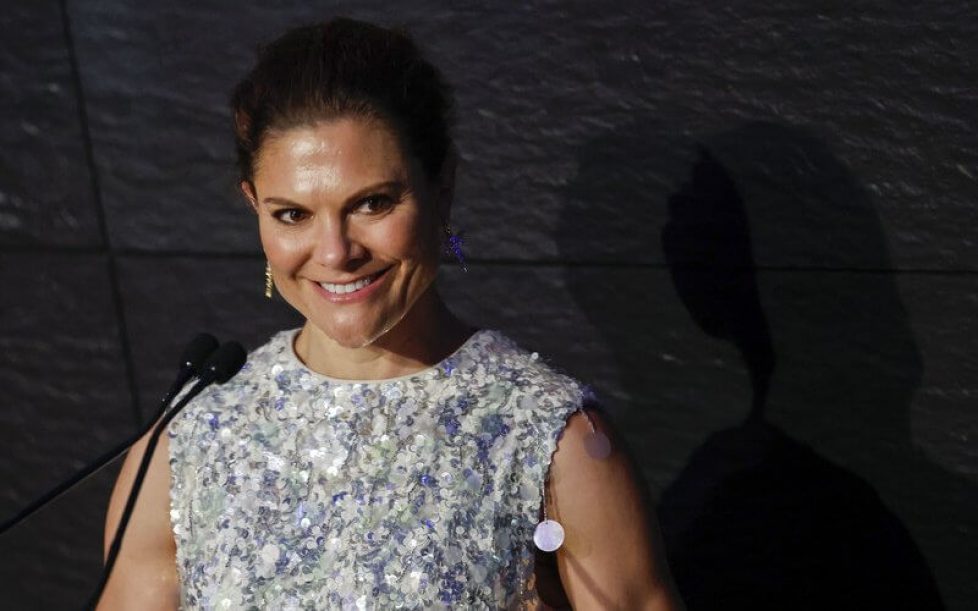 crown-princess-victoria-in-h&m-sequined-midi-dress-6