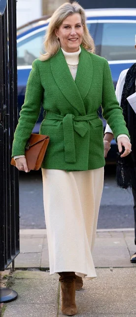 the-duchess-of-edinburgh-in-green-jacket-giuliva-6