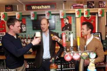 81917843-13147501-Prince_William_takes_a_look_at_the_pint_he_pulled_at_The_Turf_pu-a-17_1709332695515