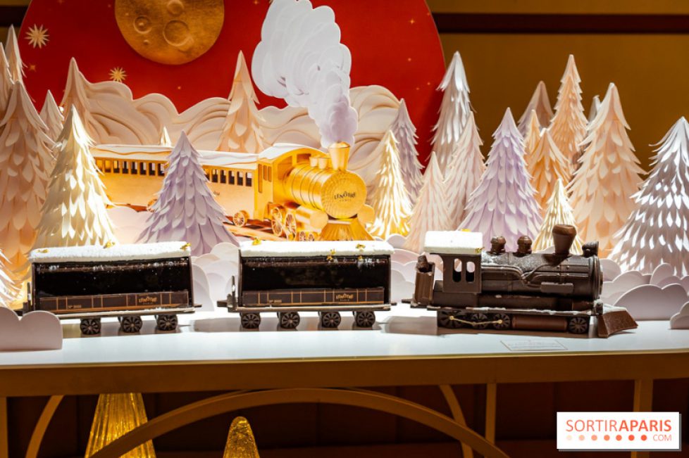 1216763-buche-de-noel-lenotre-2025-le-train-des-merveilles-et-les-creations-de-fete-photos-a7c07643