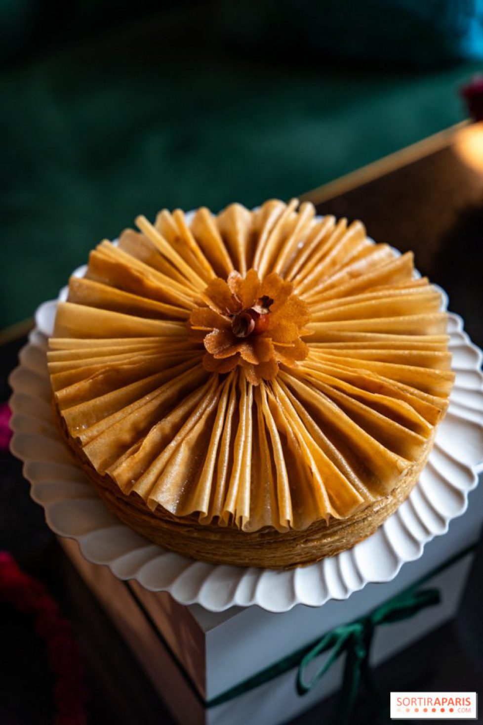 1194346-galette-des-rois-la-reserve-paris-la-belle-fleur-de-noisette-2026