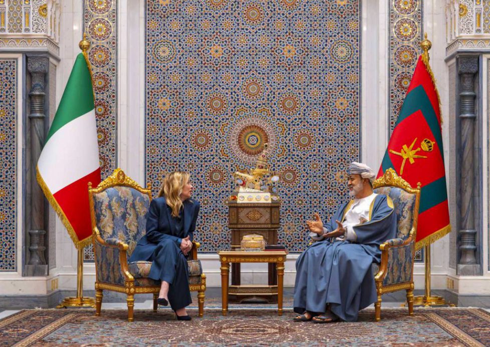 discussions-meloni-sultan-oman-palais