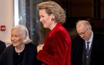 queen-mathilde-in-dries-van-noten-red-velvet-suit-1