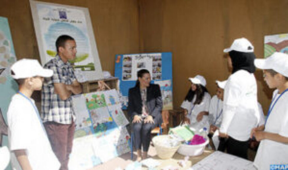 Lalla Hasnaa du Maroc visite une école à Marrakech