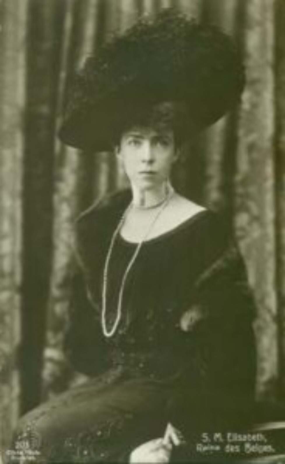 Archives : Elisabeth de Belgique, l&rsquo;élégance d&rsquo;une reine