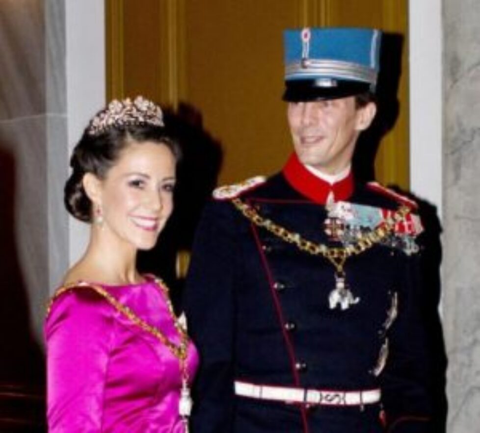 Gros plan sur les boucles d&rsquo;oreilles de Marie de Danemark