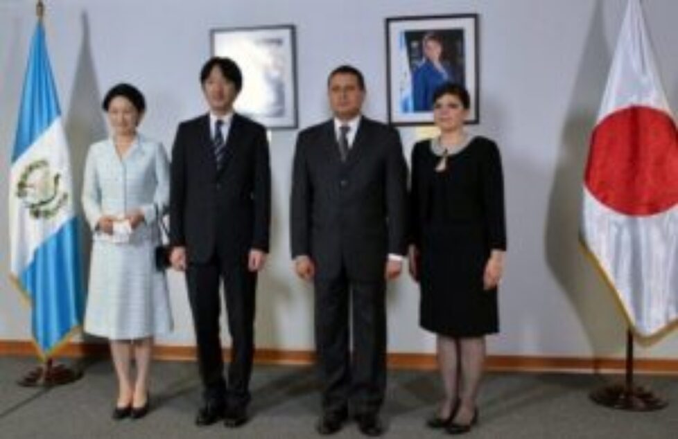 prince-akishino_princess-akishino_official-visits_travel_autox500@1.5x