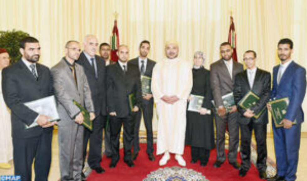 sm_le_roi_-_remise_de_diplomes_aux_laureats_de_la_filiere_de_calligraphie_-_m