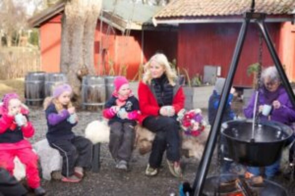 Princess+Mette+Marit+Attends+Kindergarten+EMcNH1JJLRZl