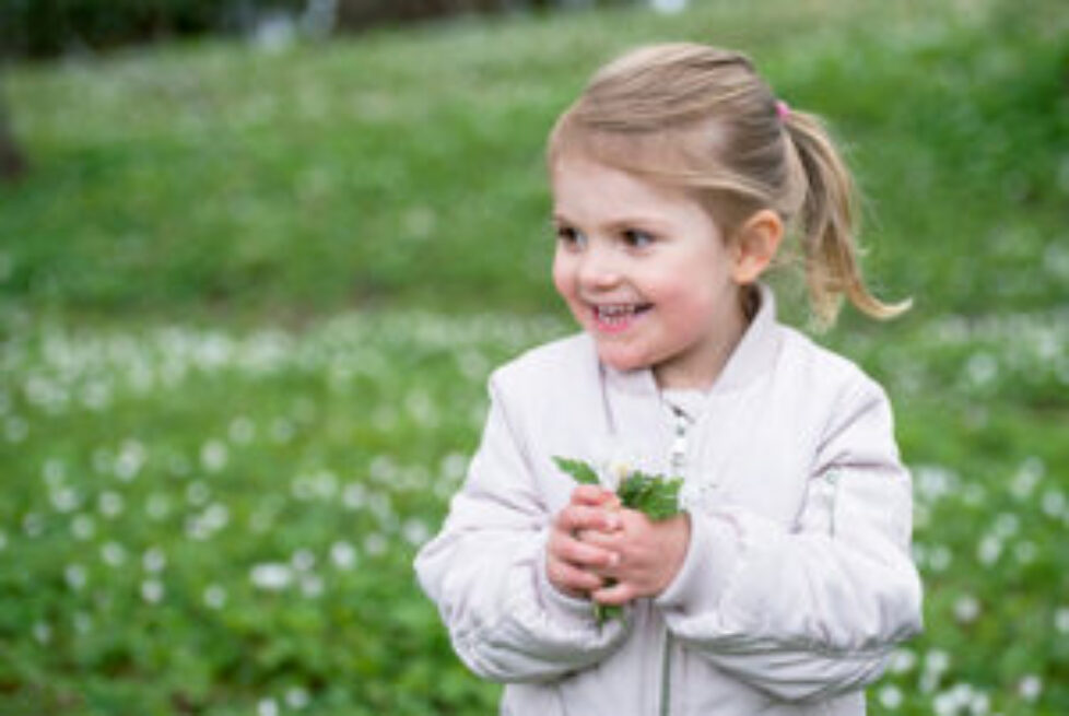 Prinsessan+Estelle+Haga+slott+våren+2015+Foto+Kate+Gabor+Kungahuset.seWEBB