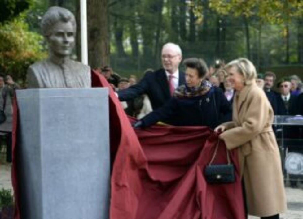 BELGIUM BRUSSELS 100 YEARS CEREMONY EDITH CAVELL BUST