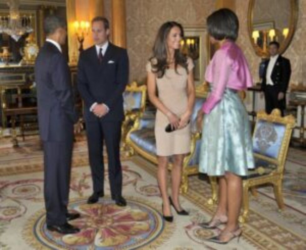 Kate-Middleton-et-Michelle-Obama-premiere-rencontre-a-Londres-a-Buckingham-Palace