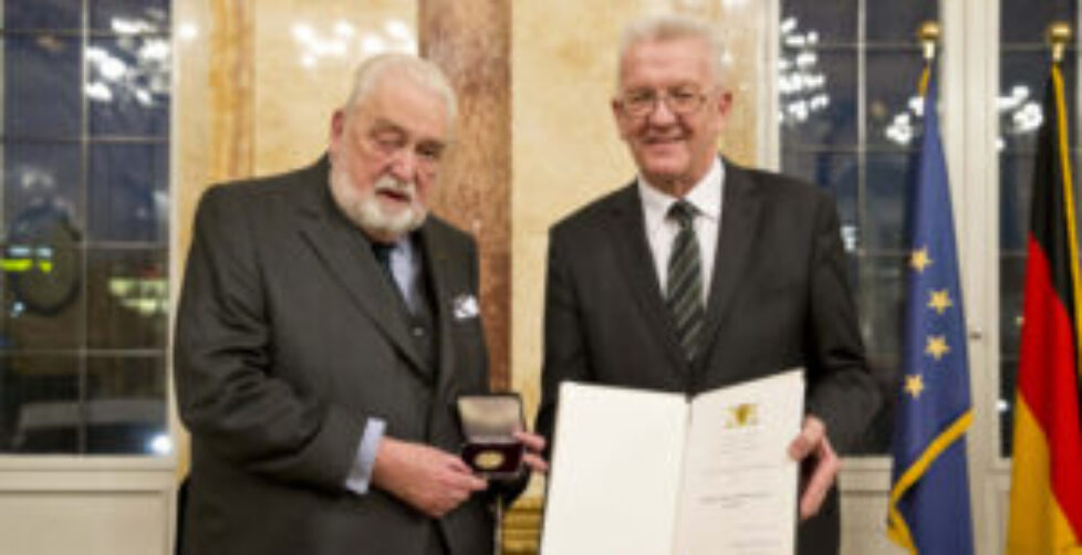 Große Staufermedaille in Gold an Carl Herzog von Württemberg