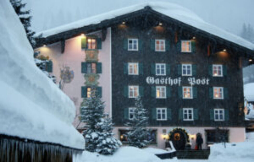 8_Gebaeudefront-Winter