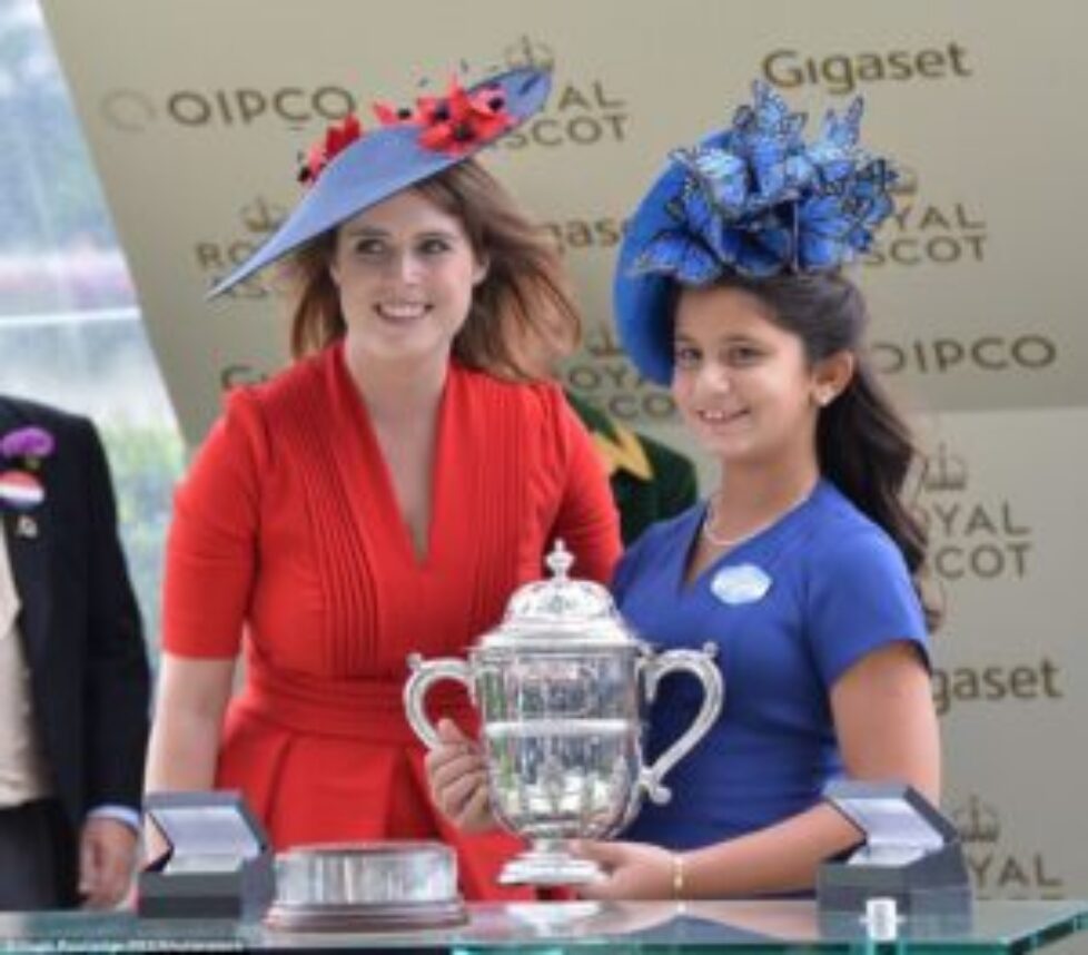 41A46EF300000578-4629104-Princess_Eugenie_presents_the_trophy_to_Sheika_Al_Jalila_daughte-a-118_1498145832754