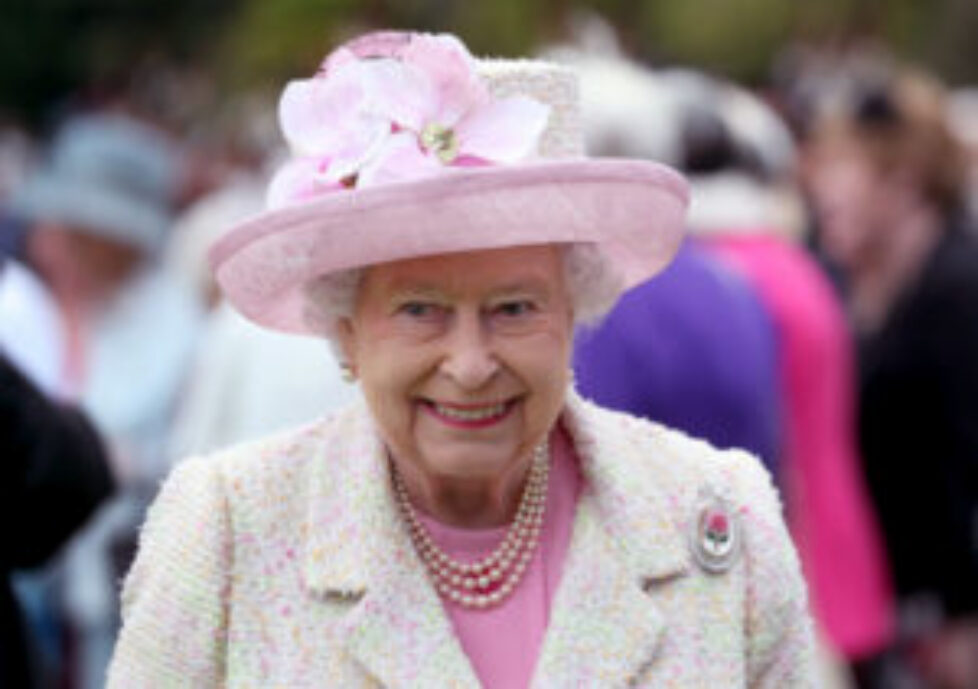 Queen+Elizabeth+II+Hosts+Garden+Party+Palace+Lb167wLbjPRl
