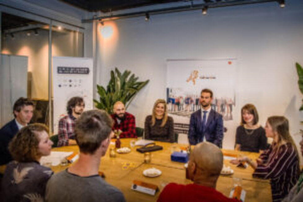 Maxima brengt werkbezoek aan Rotterdamse vrijwilligersprojecten