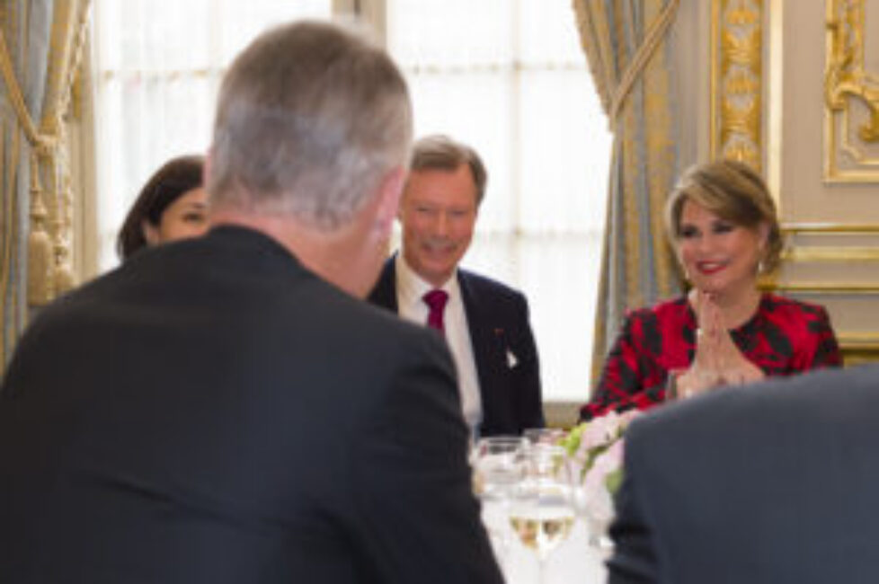 Hôtel Shangri-La - Déjeuner de hauts responsables économiques en présence de LL.AA.RR. le Grand-Duc et la Grande-Duchesse et des ministres Étienne Schneider, Pierre Gramegna, François Bausch et Corinne Cahen