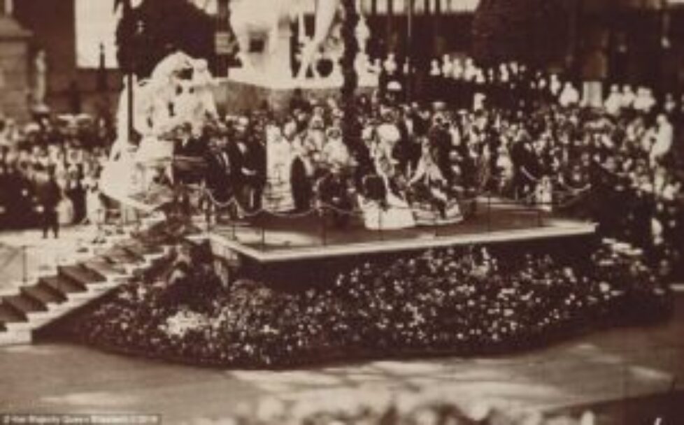 4AF838E200000578-5593503-An_1855_picture_entitled_The_Royal_and_Imperial_Visit_to_the_Cry-a-1_1523271217184
