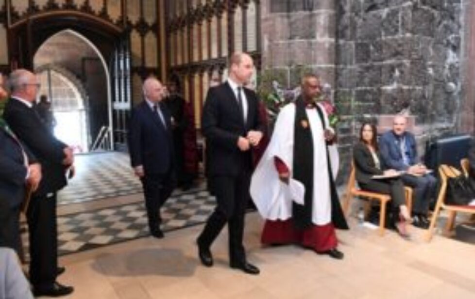 Duke+Cambridge+Pays+Tribute+Manchester+Arena+0dhWnv6J0dAl