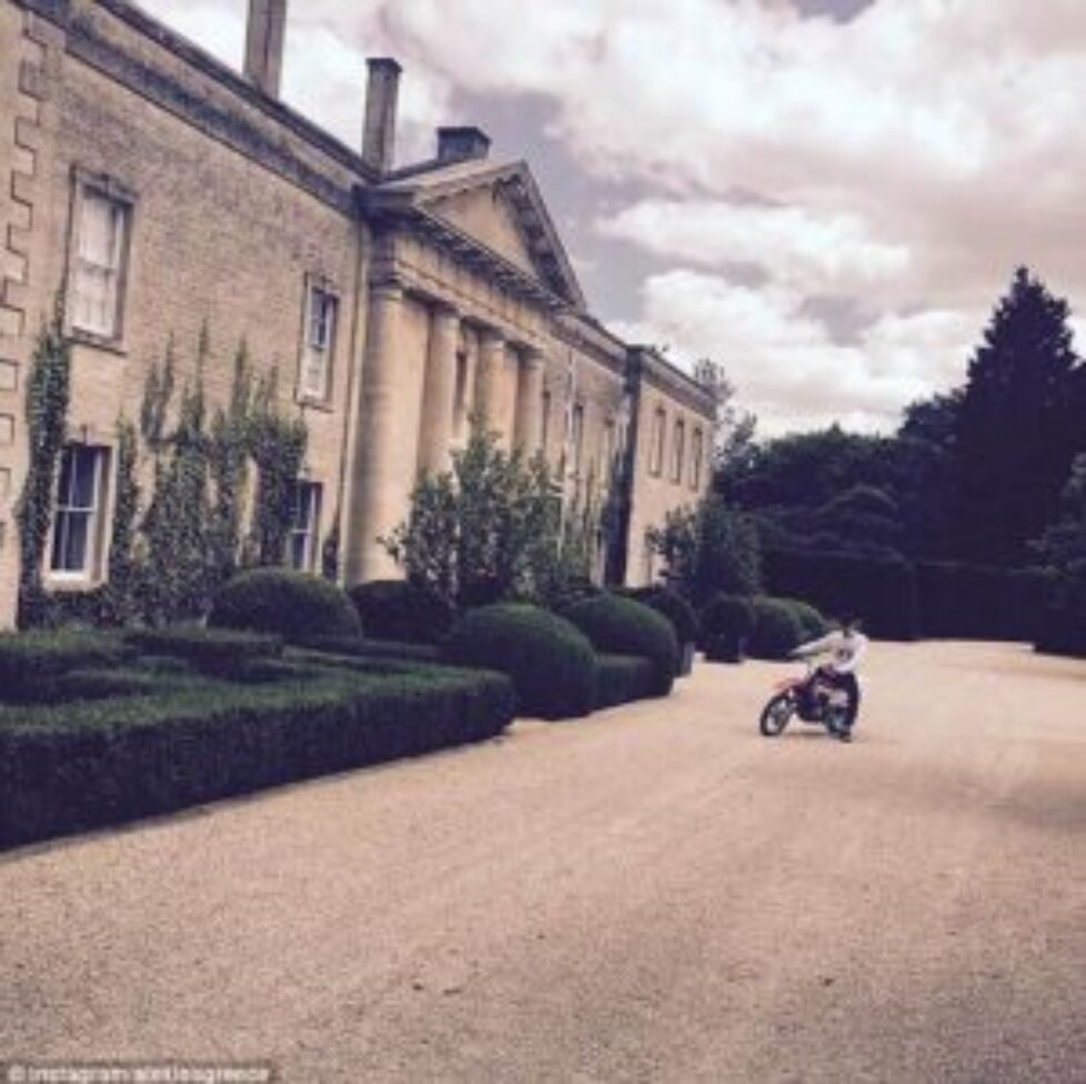 4DA634D000000578-5888041-The_family_home_in_Yorkshire_is_set_in_32_000_acres_and_was_orig-a-6_1530082292993