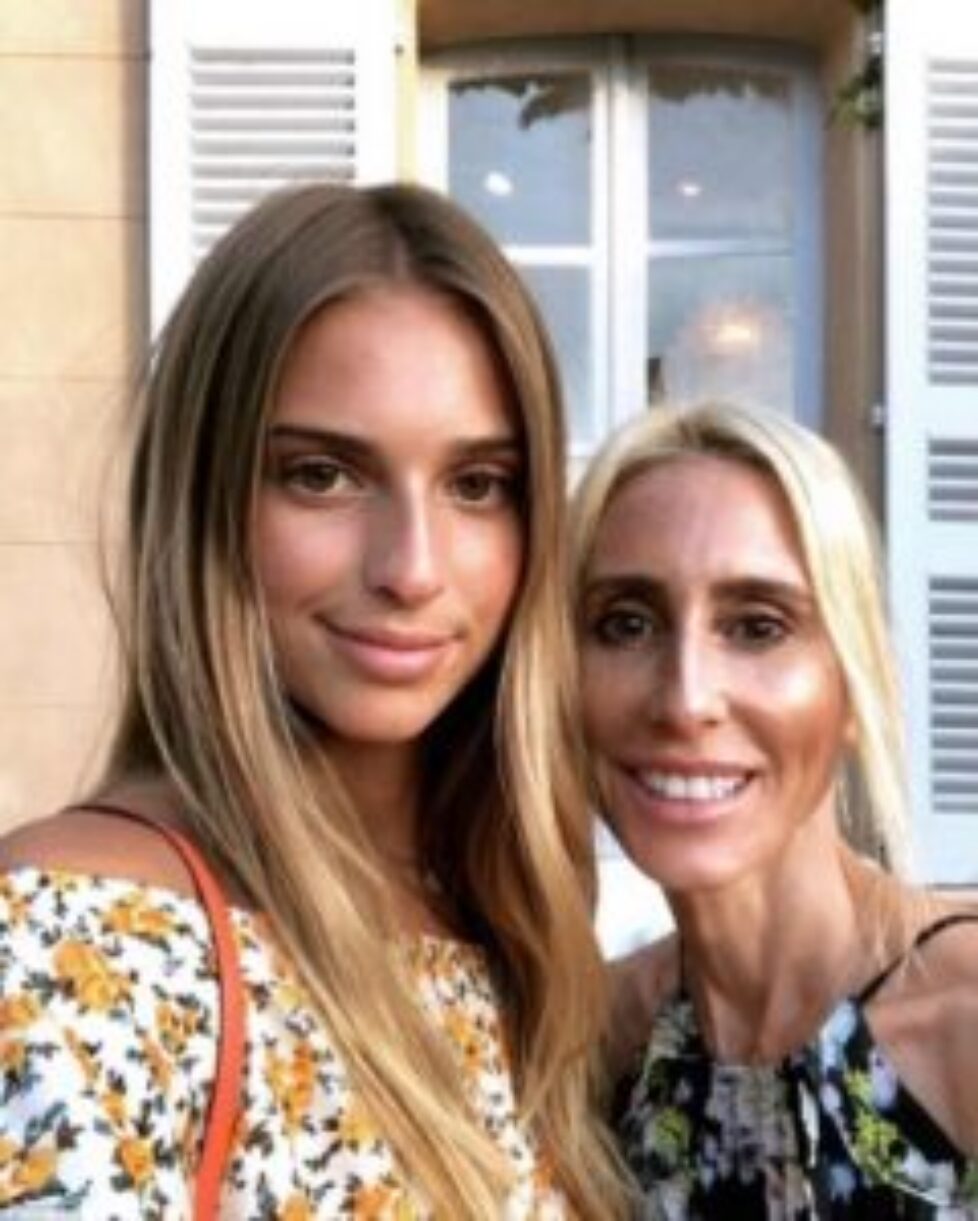 4DDB6A7300000578-5910565-Got_it_from_her_mama_Talita_was_in_Saint_Tropez_with_her_mother_-a-34_1530565231438