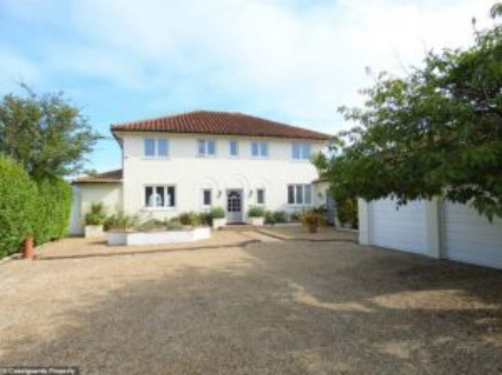 4596838-6216363-The_striking_property_in_Bognor_Regis_West_Sussex_which_is_being-a-1_1538117669070