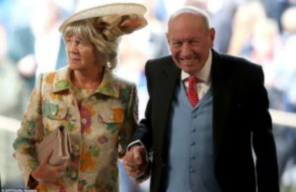 4998646-6270269-The_groom_s_parents_Nicola_and_George_Brooksbank_are_attending_t-a-4_1539367524034