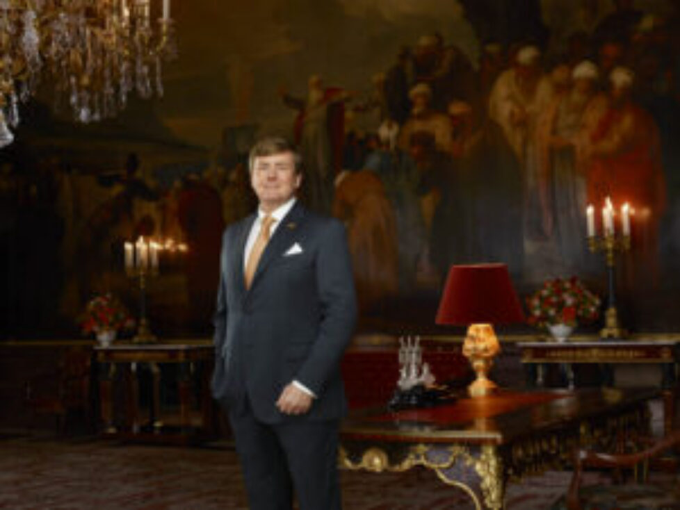 koning-willem-alexander-in-mozeszaal---2018---erwin-olaf---liggend