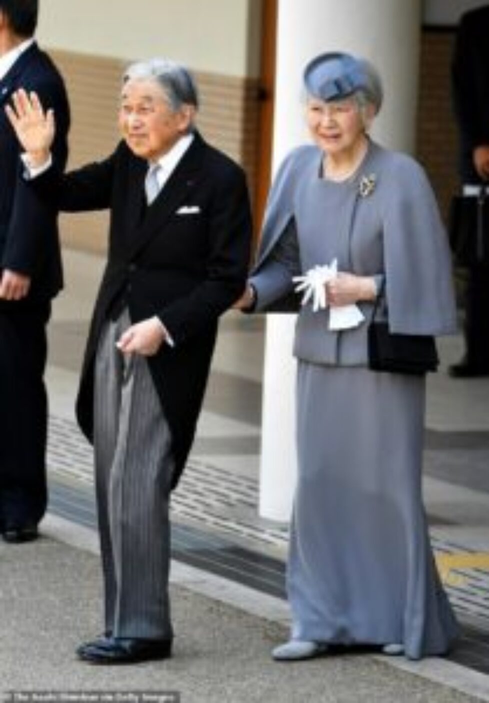 11510334-6855079-Emperor_Akihito_and_Empress_Michiko_are_seen_on_arrival_at_Kashi-a-3_1553675099124