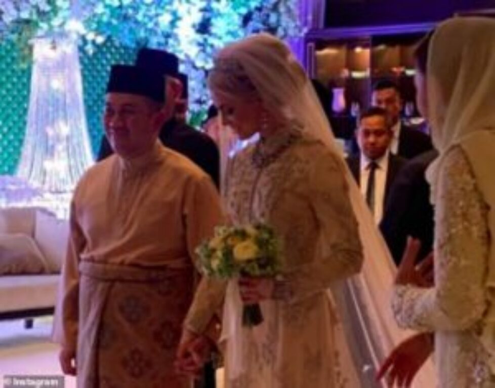12516768-6942687-Louise_Johansson_looks_joyful_as_she_marries_Malaysian_Crown_Pri-m-47_1555790239077