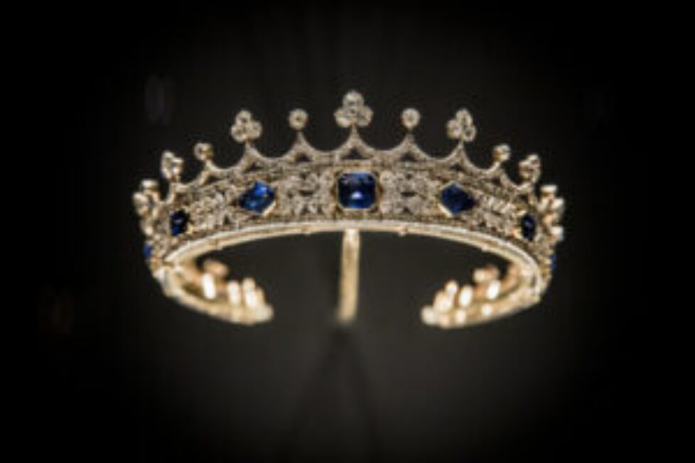 Queen+Victoria+Sapphire+Diamond+Coronet+Goes+kLwk6BWAf9gl