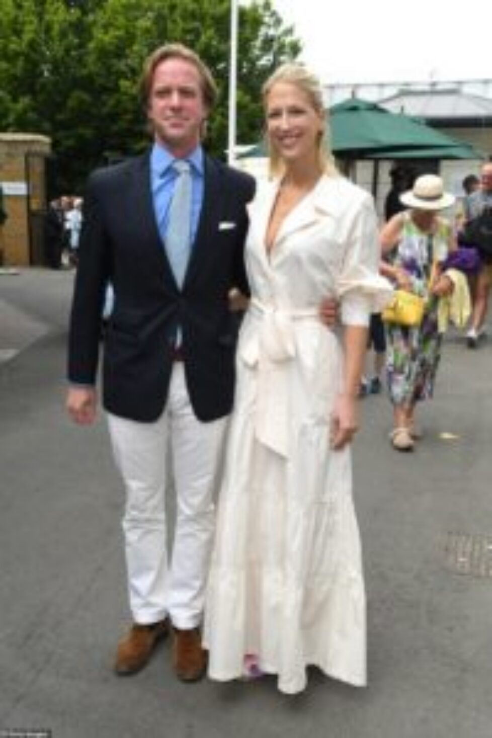 15819130-7228111-Say_cheese_Thomas_Kingston_and_Lady_Gabriella_Windsor_cosied_up_-a-57_1562682080721