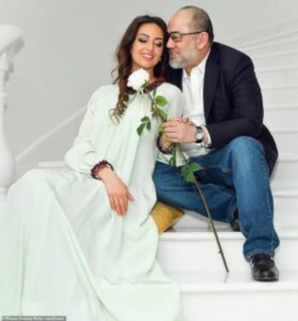 16111318-7252325-Despite_rumours_of_marital_strife_in_Russian_media_the_former_be-a-43_1563281823834