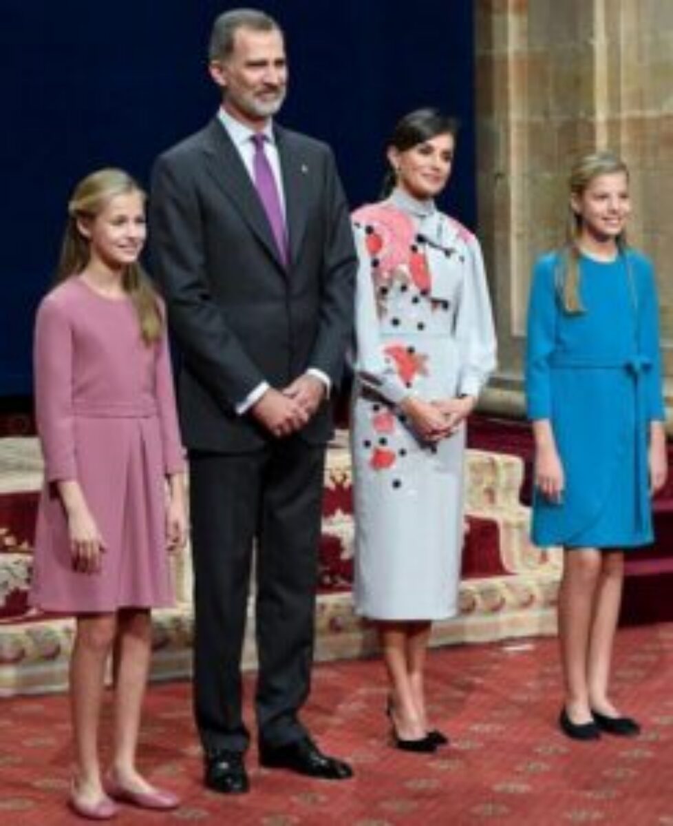 queen-Letizia-in-Pertegaz-dress-10