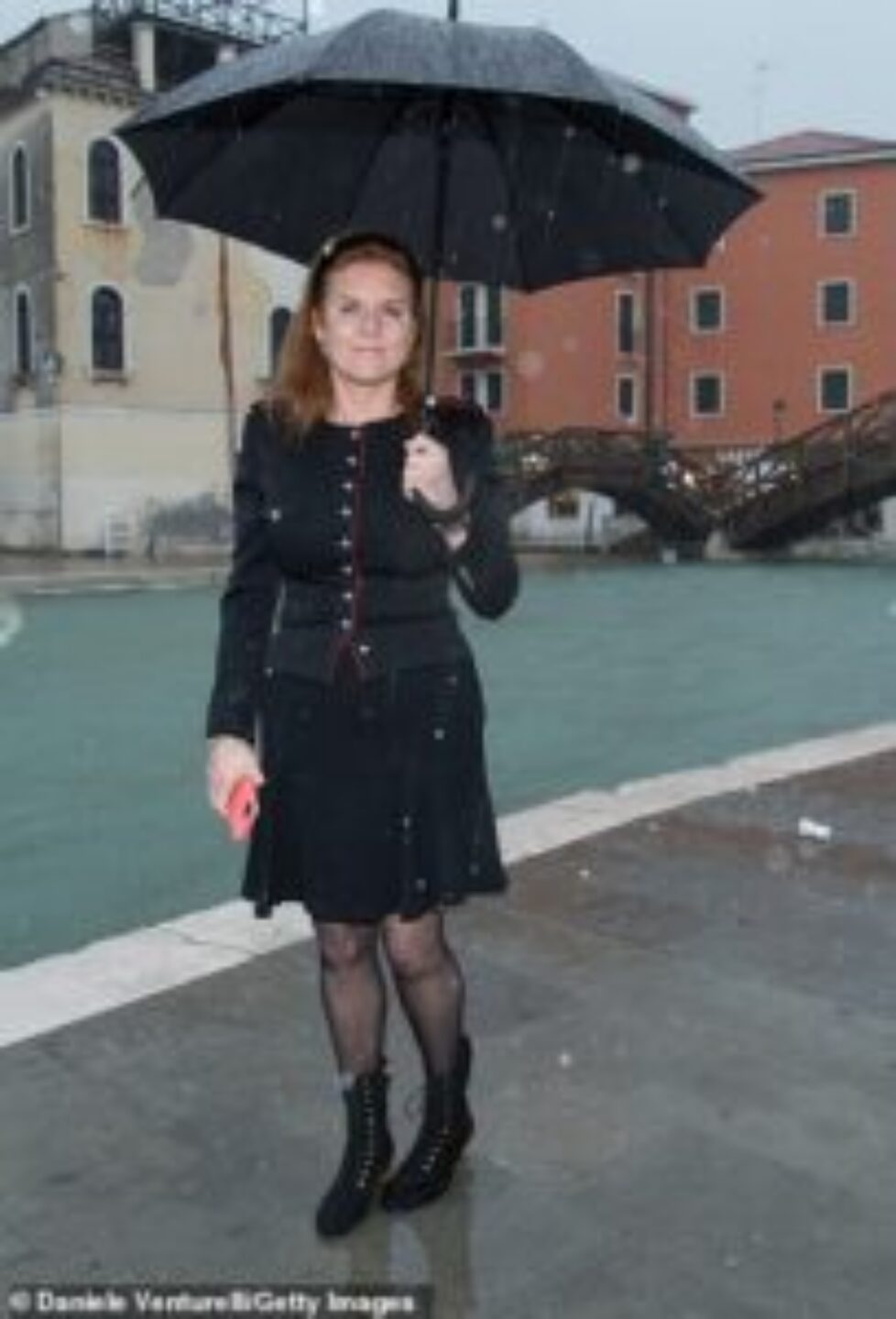 thumbnail_21092762-7695307-The_Duchess_of_York_is_visiting_Venice_yesterday_after_it_was_su-a-59_1574025141725