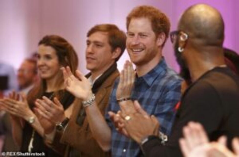 23682428-7911981-The_former_royal_shared_a_snap_as_she_stood_alongside_ex_husband-a-1_1579625586994