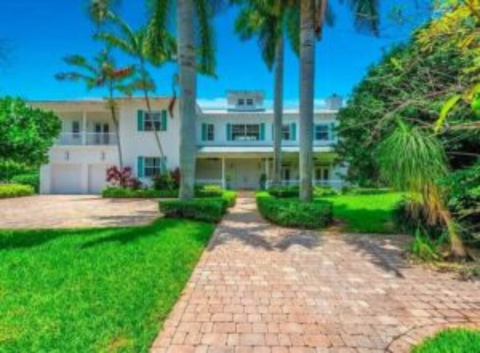 fachada-principal-de-la-casa-de-magdalena-de-suecia-en-miami-zillow