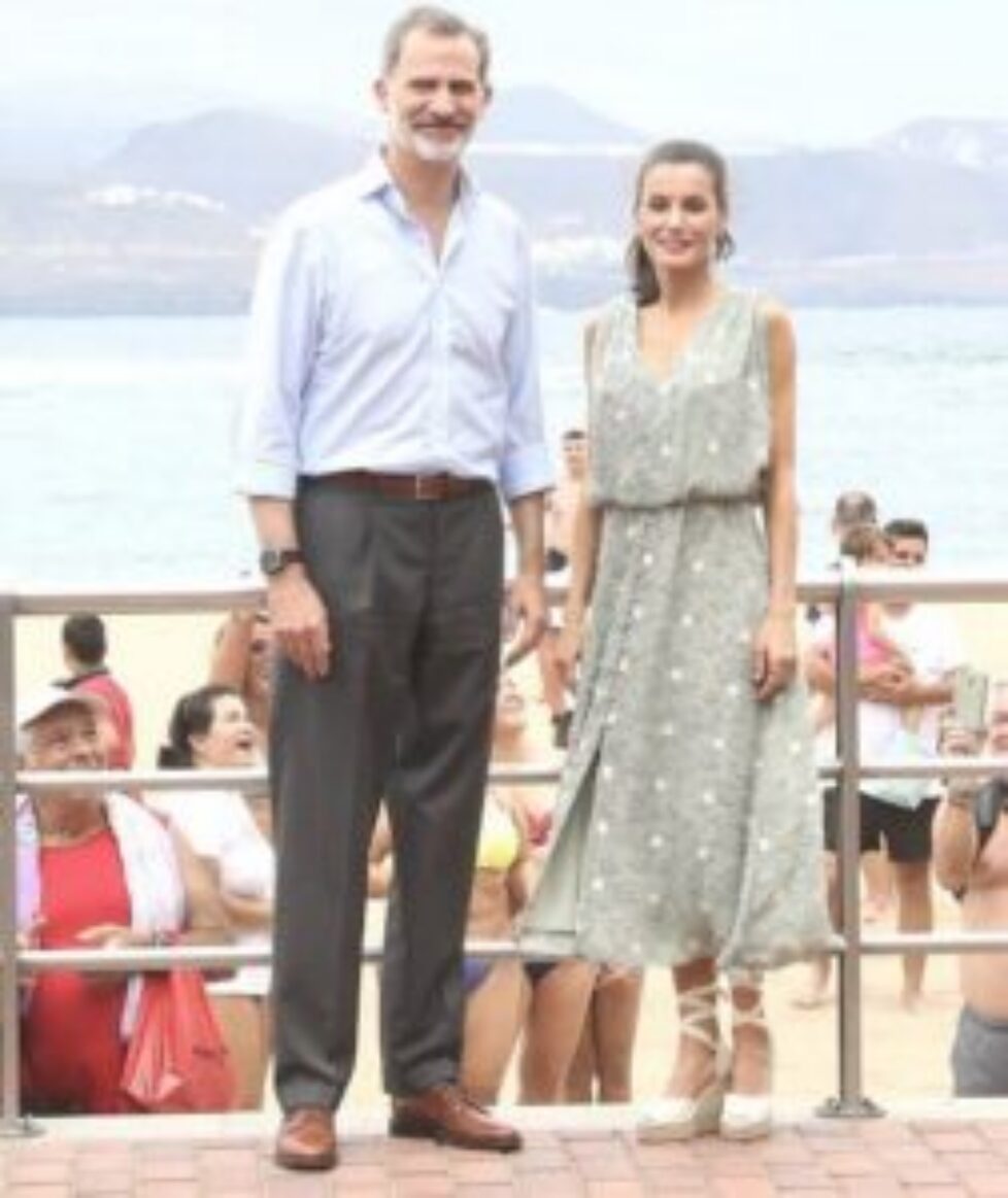 queen-letizia-in-zara-dress-4