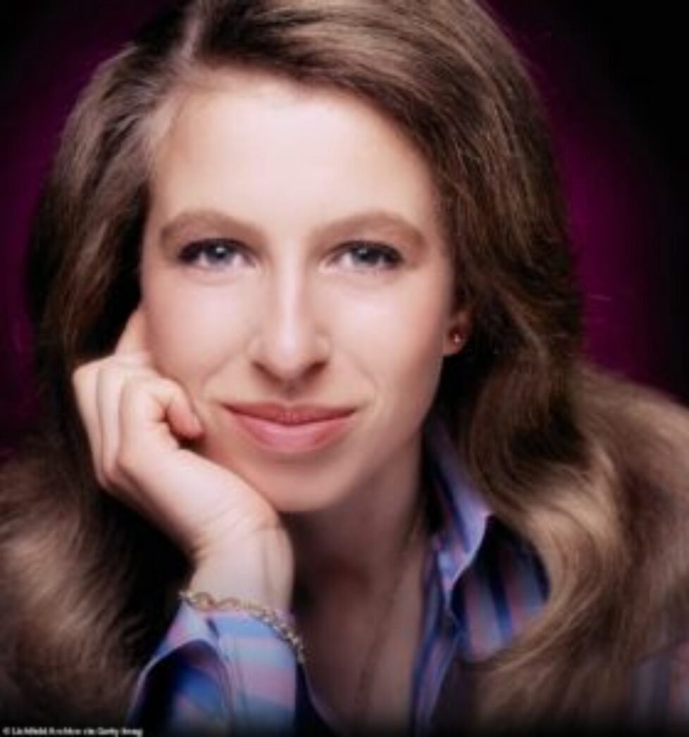 30755526-8569717-Princess_Anne_revealed_the_pressures_on_members_of_the_Royal_Fam-a-31_1595990111391